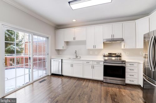 43069 Candlewick Sq, Leesburg VA 20176-6446 exterior