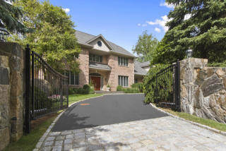 23 Wrights Mill Rd, Armonk, NY 10504-1129