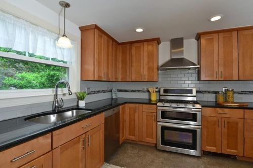 41 4th St, Providence RI 02906-3756 exterior