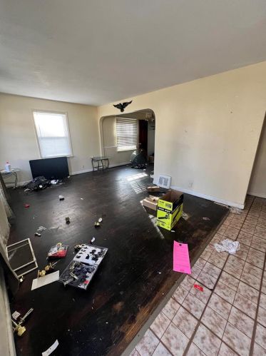 6313 Everett Dr, Saint Louis, MO 63134-1823