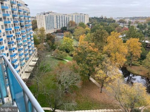 10201 Grosvenor Pl, Rockville MD  20852-4600 exterior