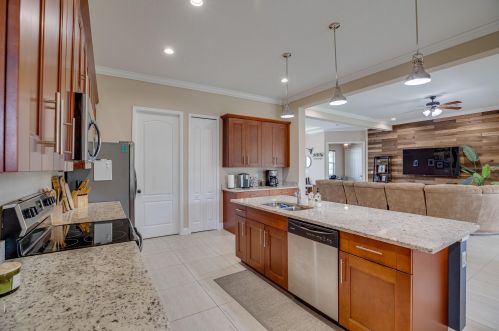 650 Mccullough Ave, Fort Pierce FL 34953-3918 exterior