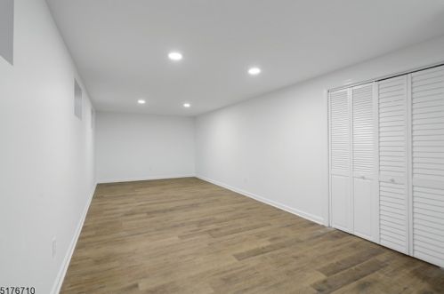 47 Briarwood Dr, Berkeley Heights NJ  07922-1217 exterior