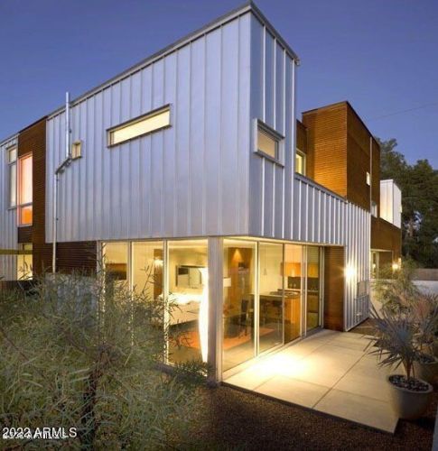 5576 12th St, Phoenix, AZ 85014-2305