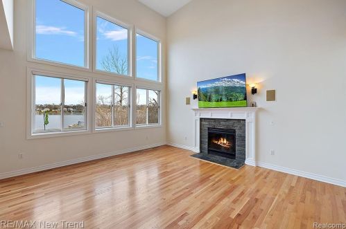 692 Appalachi St, Walled Lake MI  48390-1005 exterior