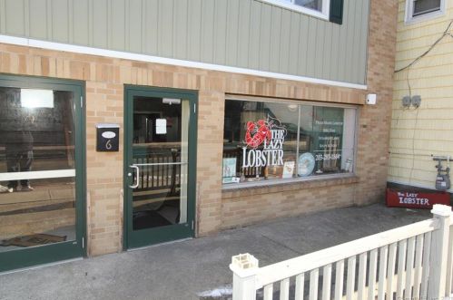 85 Viscount Dr, Milford CT 06460-5781 exterior