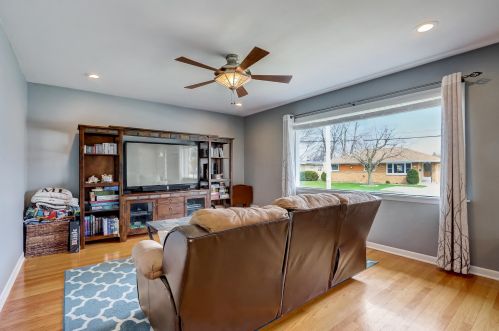 3667 Sunset Dr, Milwaukee, WI 53220-1220