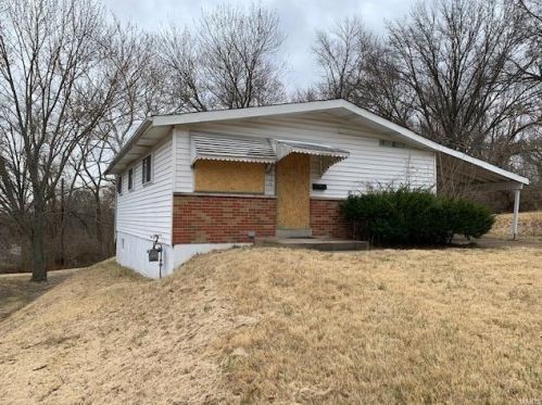 2674 Daman Ct, Saint Louis, MO 63136-1556