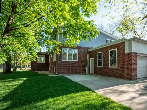 2048 Pratt Blvd, Chicago IL  60645-4981 exterior