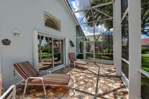 9679 Harbour Lk Cir, Boynton Beach FL 33437-3812 exterior