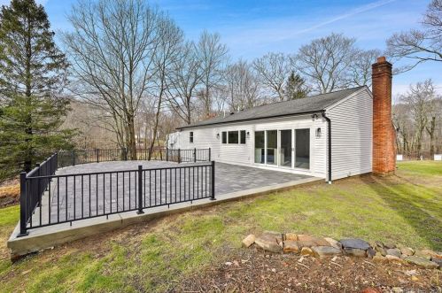 37 Walnut Hill Rd, Ridgefield CT  06877-2906 exterior