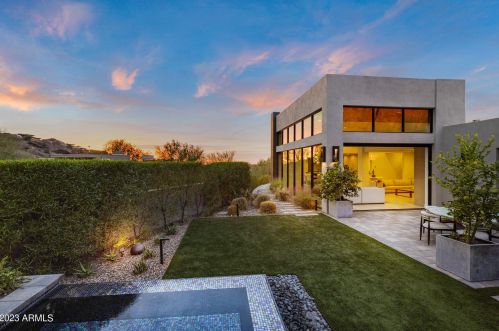 5841 Echo Canyon Cir, Phoenix AZ 85018-1243 exterior