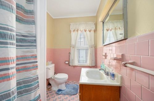 1041 Park Ave, Woonsocket RI 02895-4773 exterior