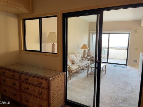 4687 San Sebastian Dr, Oxnard CA  93035-3644 exterior