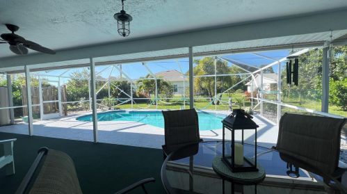 1911 Gaskins Cir, Fort Pierce FL  34952-6640 exterior