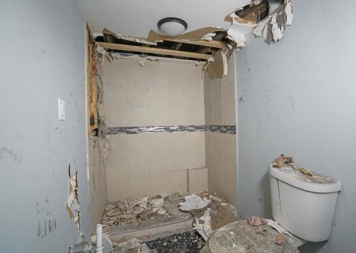 7413 King Dr, Chicago IL 60653-4145 exterior