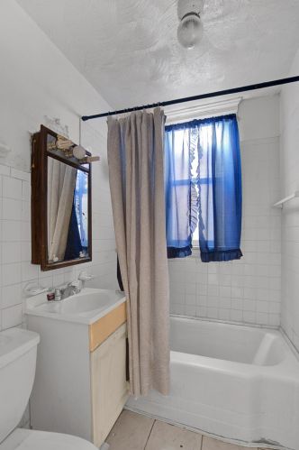 3611 Calumet Ave, Chicago IL 60653-1103 exterior