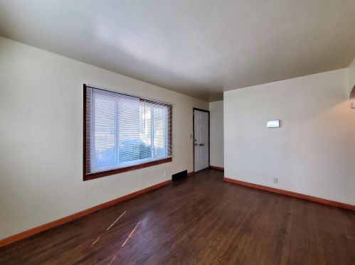 5920 65th St, Milwaukee, WI 53218-1925