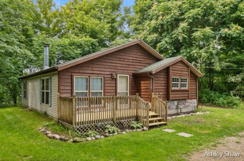 16308 27th St, Gobles, MI 49055-9214