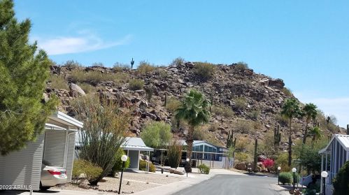 2233 Behrend Dr, Phoenix AZ  85024-1826 exterior