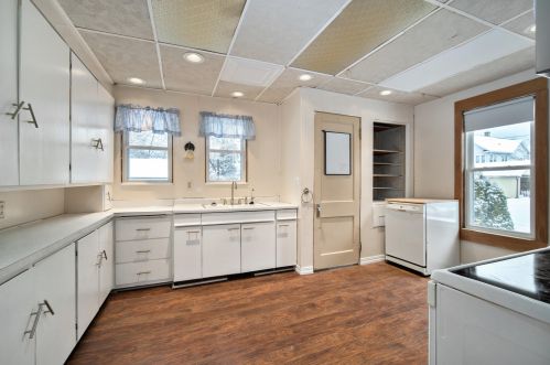 715 8 St, Manitowoc WI 54220-3921 exterior