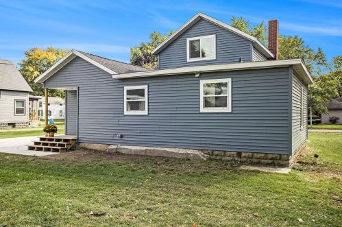 324 Michigan Ave, Three Rivers MI 49093-1124 exterior