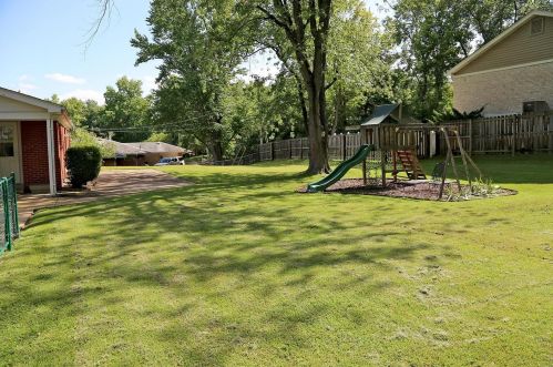 1823 Bookbinder Dr, Saint Louis MO 63146-4308 exterior