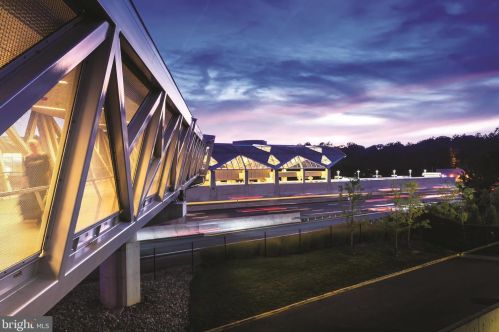 1704 Anderson Rd, Mc Lean VA 22102-1620 exterior