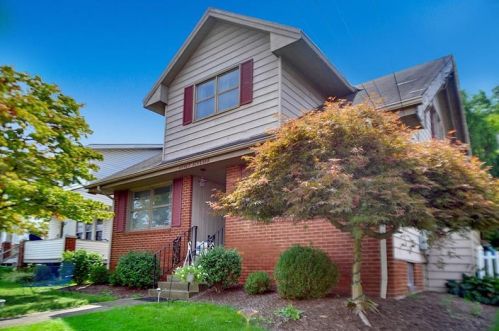 716 5th Ave, Moon Twp, PA 15108-1526