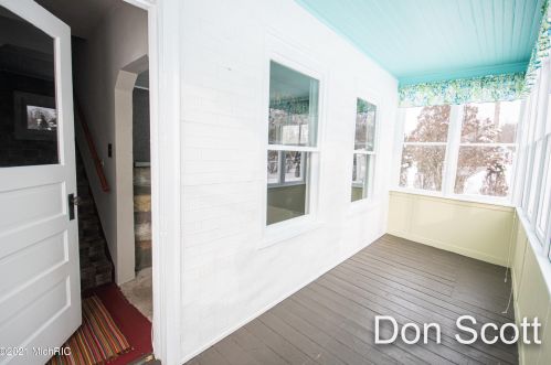 816 Spring St, Sylvan Beach MI 49461-1071 exterior