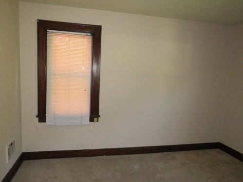 2634 Library Rd, Pittsburgh PA 15234-3107 exterior