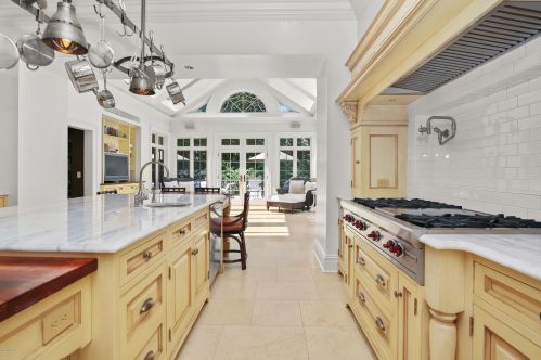 200 Byram Shr Rd, Greenwich CT 06830-6928 exterior