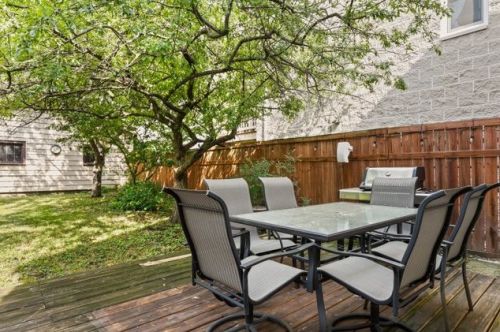 3036 Leavitt St, Chicago, IL 60618-8114