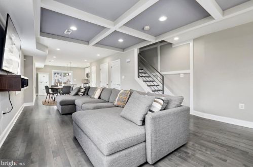 331 56th St, Washington, DC 20019-6749