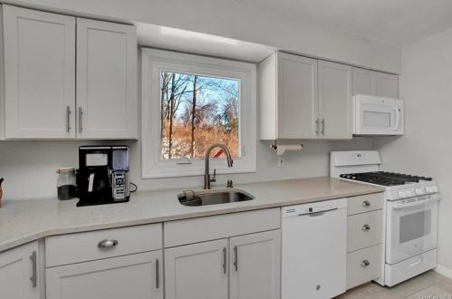 68 Stuart Dr, Poughkeepsie NY 12603-4714 exterior