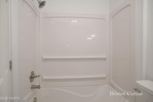 143 Irving Rd, Middlevle MI 49333-8377 exterior