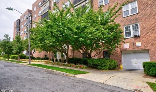 5 Roosevelt Pl, Montclair NJ  07042-6307 exterior