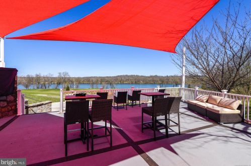 18285 Mullfield Village Ter, Leesburg VA  20176-7466 exterior