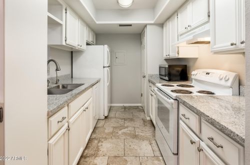 812 Eugie Ave, Phoenix AZ 85022-4952 exterior