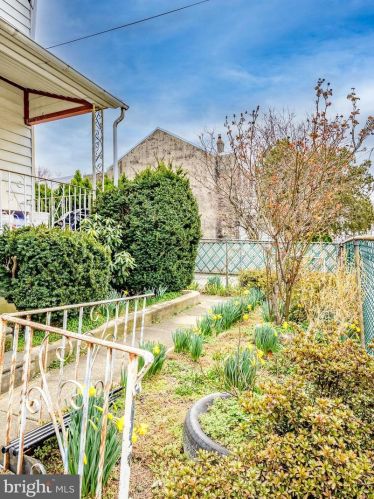 5435 American St, Philadelphia PA 19140-5726 exterior