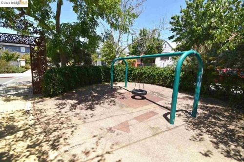 3038 Halcyon Ct, Berkeley CA 94705-1980 exterior