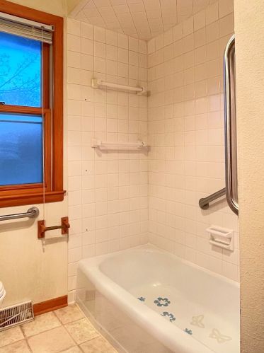 7100 Verona Ct, Milwaukee WI 53219-3932 exterior