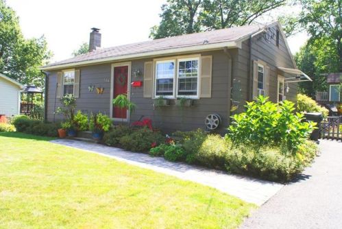 149 Endicott St, Springfield, MA 01118-2325