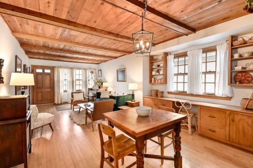 4929 Hollywood Ave, Milwaukee WI 53217-5935 exterior