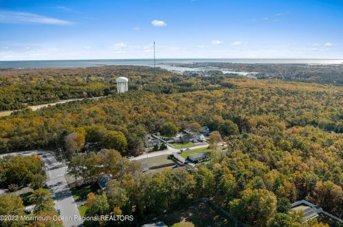 626 Berkeley Ave, Berkeley Township NJ 08721-3703 exterior