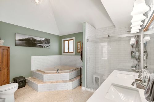 39 Eckert St, Huntington Station NY 11746-3816 exterior