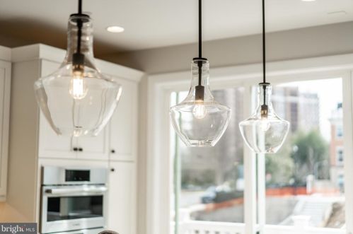 10272 Grosvenor Pl, Rockville MD 20852 exterior