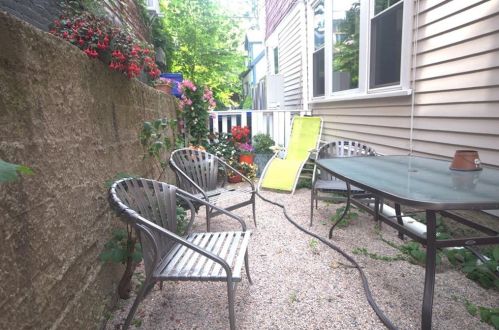 220 Howell St, Providence RI  02906-1614 exterior