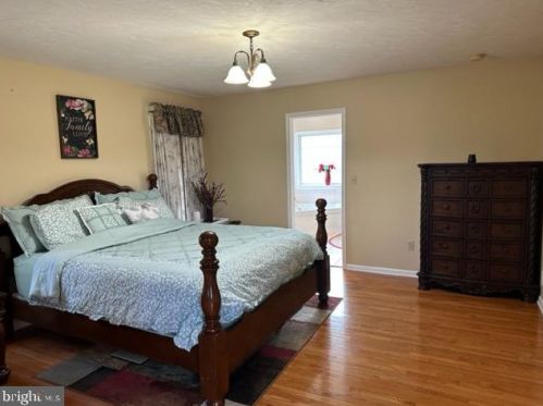 381 Thornhill Dr, Hanover PA  17331-7976 exterior