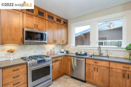 1818 Curtis, Berkeley CA 94702-1618 exterior